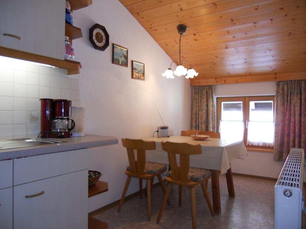 Urblhof Apartman Leutasch Szoba fotó