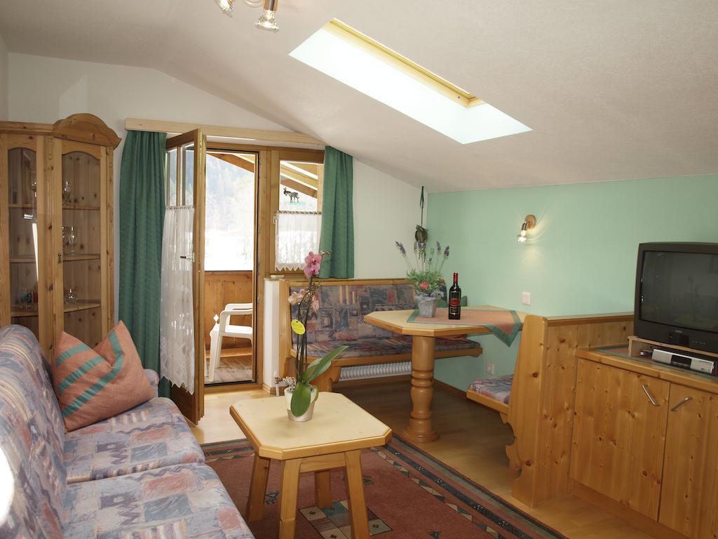Urblhof Apartman Leutasch Szoba fotó