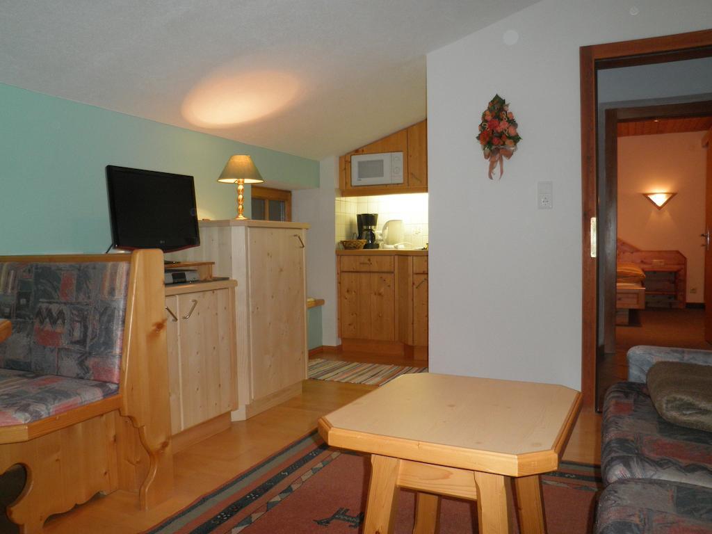 Urblhof Apartman Leutasch Szoba fotó