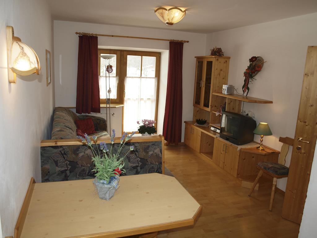 Urblhof Apartman Leutasch Szoba fotó